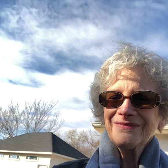 Meet your Posher, Carol - Picture 2 of 2